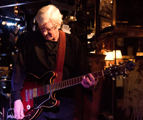 Blues Bests from Master Guitarist Rowe